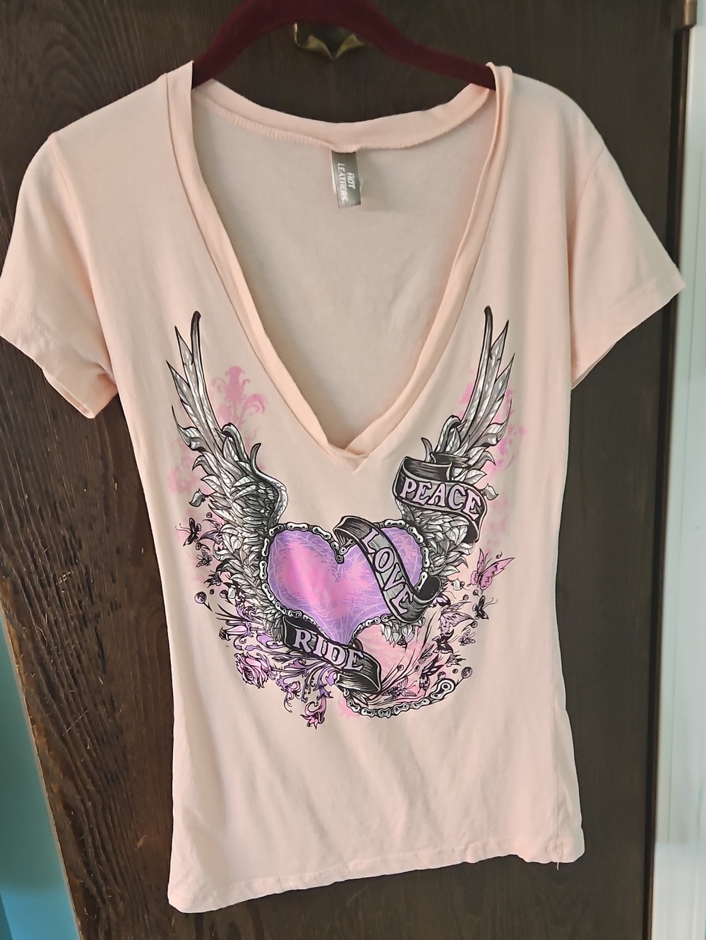 Hot Leathers Women's Light Pink V-Neck Graphic Tee with Winged Heart